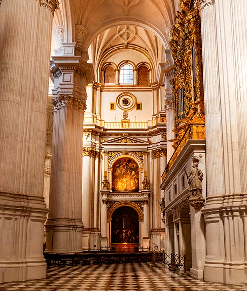 interior de la catedral de granada